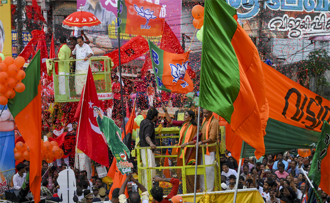 Kerala enters silence campaigning phase; Candidates make last-mile outreach